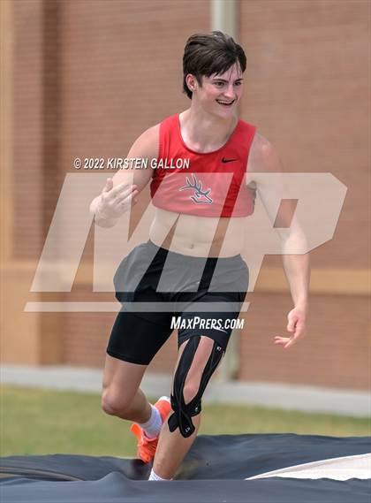 Thumbnail 3 in UIL 5A District 7 & 8 Area Finals (Field Events) photogallery.
