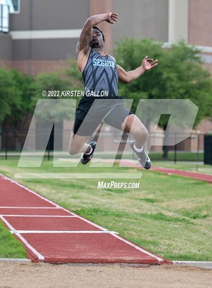Thumbnail 2 in UIL 5A District 7 & 8 Area Finals (Field Events) photogallery.