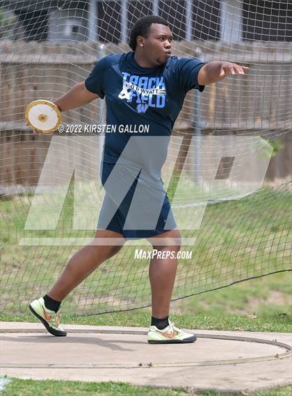 Thumbnail 3 in UIL 5A District 7 & 8 Area Finals (Field Events) photogallery.
