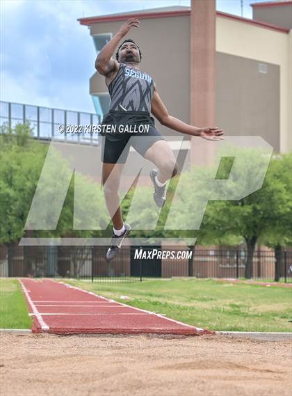 Thumbnail 2 in UIL 5A District 7 & 8 Area Finals (Field Events) photogallery.