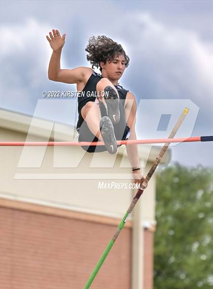 Thumbnail 3 in UIL 5A District 7 & 8 Area Finals (Field Events) photogallery.