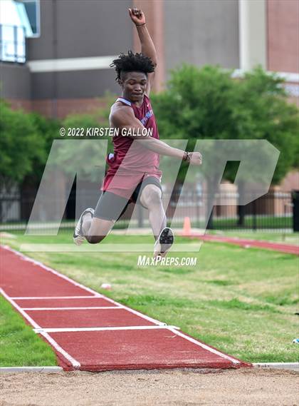 Thumbnail 2 in UIL 5A District 7 & 8 Area Finals (Field Events) photogallery.