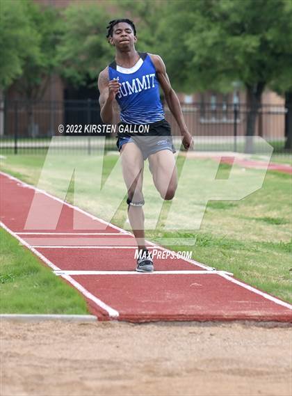 Thumbnail 2 in UIL 5A District 7 & 8 Area Finals (Field Events) photogallery.