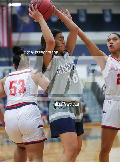Thumbnail 2 in Hunter vs. East (Charger Winter Classic) photogallery.