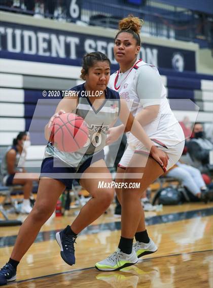 Thumbnail 2 in Hunter vs. East (Charger Winter Classic) photogallery.