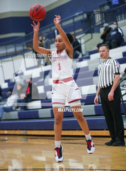 Thumbnail 3 in Hunter vs. East (Charger Winter Classic) photogallery.