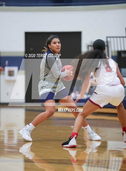 Thumbnail 3 in Hunter vs. East (Charger Winter Classic) photogallery.