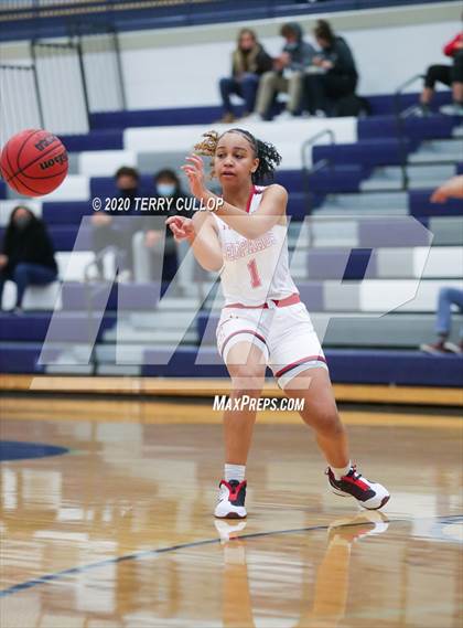 Thumbnail 1 in Hunter vs. East (Charger Winter Classic) photogallery.