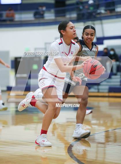 Thumbnail 1 in Hunter vs. East (Charger Winter Classic) photogallery.