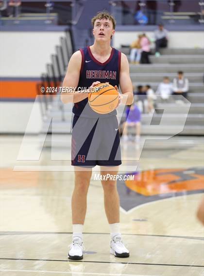 Thumbnail 2 in Farmington vs. Herriman (Falcon Classic) photogallery.