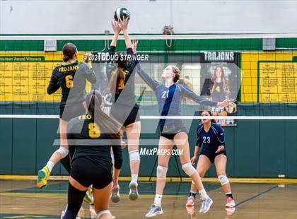 Thumbnail 1 in Encinal @ Castro Valley photogallery.