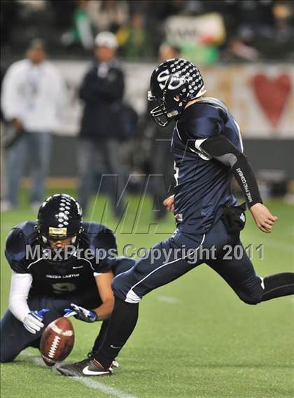 Thumbnail 1 in Le Grand vs. Sierra Canyon (CIF State Small Schools Final) photogallery.