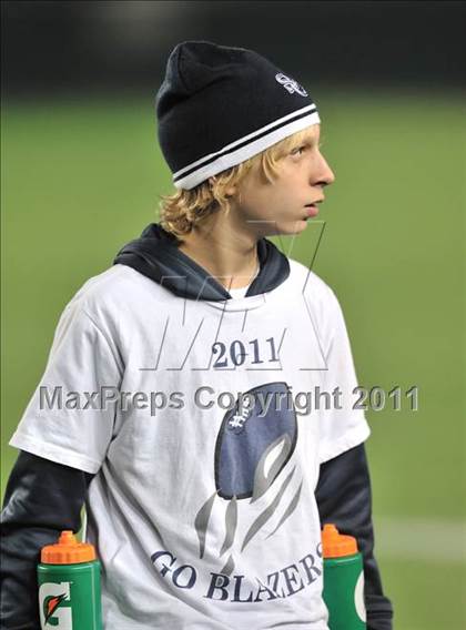 Thumbnail 3 in Le Grand vs. Sierra Canyon (CIF State Small Schools Final) photogallery.