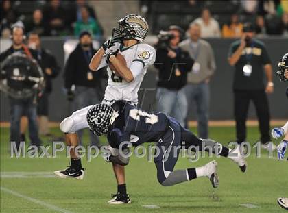 Thumbnail 3 in Le Grand vs. Sierra Canyon (CIF State Small Schools Final) photogallery.
