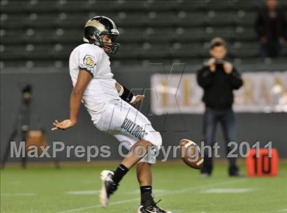 Thumbnail 3 in Le Grand vs. Sierra Canyon (CIF State Small Schools Final) photogallery.