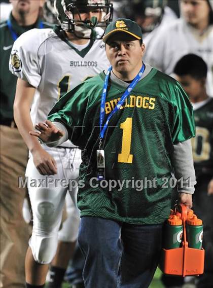 Thumbnail 2 in Le Grand vs. Sierra Canyon (CIF State Small Schools Final) photogallery.