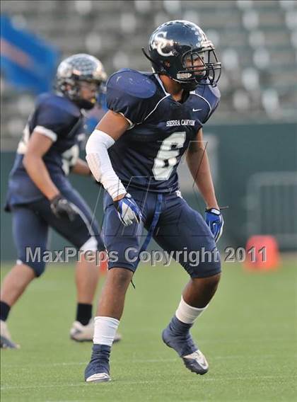 Thumbnail 1 in Le Grand vs. Sierra Canyon (CIF State Small Schools Final) photogallery.