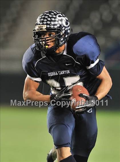 Thumbnail 2 in Le Grand vs. Sierra Canyon (CIF State Small Schools Final) photogallery.