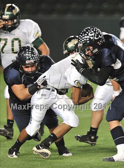 Thumbnail 2 in Le Grand vs. Sierra Canyon (CIF State Small Schools Final) photogallery.