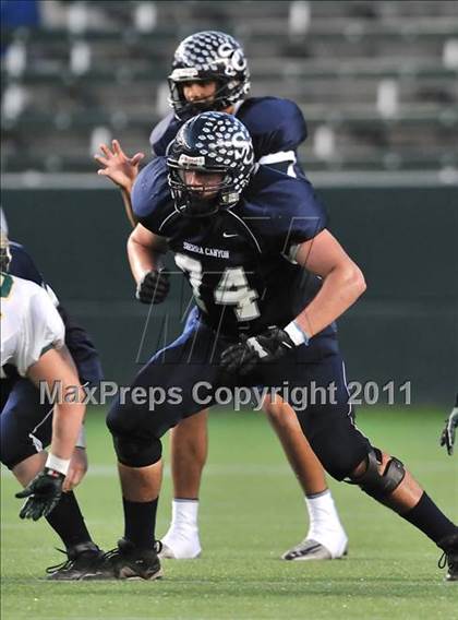 Thumbnail 1 in Le Grand vs. Sierra Canyon (CIF State Small Schools Final) photogallery.