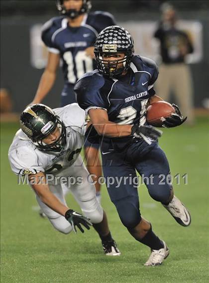 Thumbnail 3 in Le Grand vs. Sierra Canyon (CIF State Small Schools Final) photogallery.