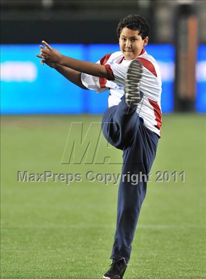 Thumbnail 1 in Le Grand vs. Sierra Canyon (CIF State Small Schools Final) photogallery.