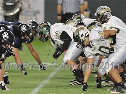 Thumbnail 3 in Le Grand vs. Sierra Canyon (CIF State Small Schools Final) photogallery.