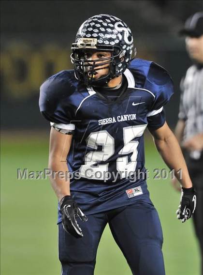 Thumbnail 3 in Le Grand vs. Sierra Canyon (CIF State Small Schools Final) photogallery.