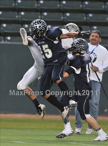 Thumbnail 2 in Le Grand vs. Sierra Canyon (CIF State Small Schools Final) photogallery.