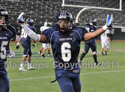 Thumbnail 1 in Le Grand vs. Sierra Canyon (CIF State Small Schools Final) photogallery.