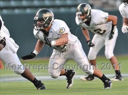 Thumbnail 1 in Le Grand vs. Sierra Canyon (CIF State Small Schools Final) photogallery.
