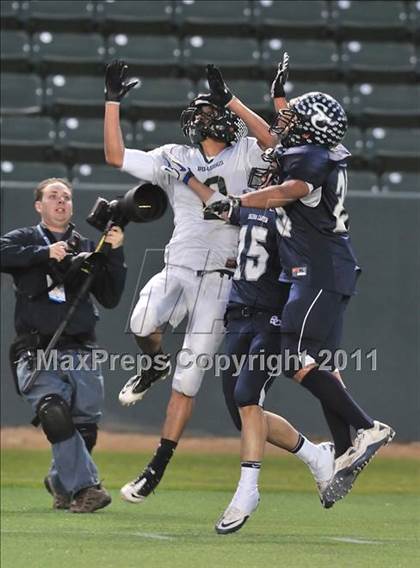 Thumbnail 2 in Le Grand vs. Sierra Canyon (CIF State Small Schools Final) photogallery.