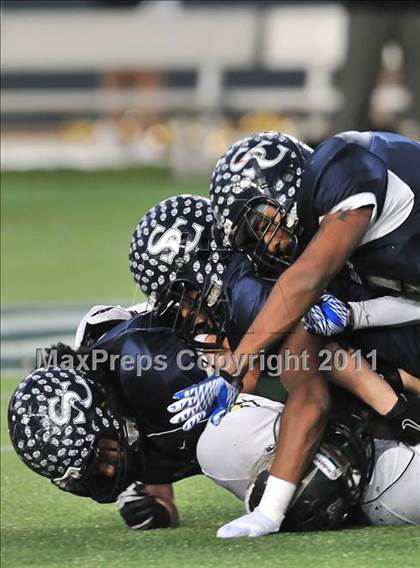Thumbnail 1 in Le Grand vs. Sierra Canyon (CIF State Small Schools Final) photogallery.
