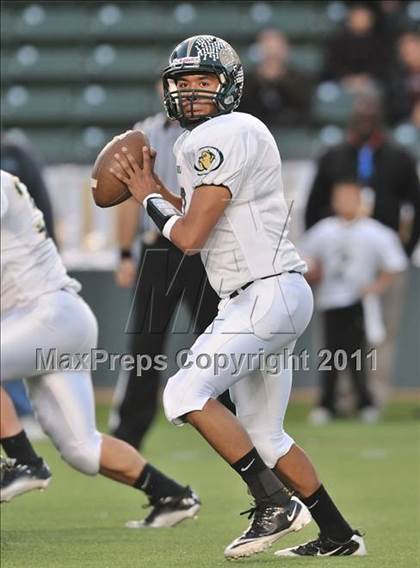 Thumbnail 2 in Le Grand vs. Sierra Canyon (CIF State Small Schools Final) photogallery.