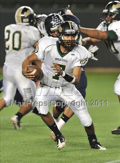 Thumbnail 2 in Le Grand vs. Sierra Canyon (CIF State Small Schools Final) photogallery.