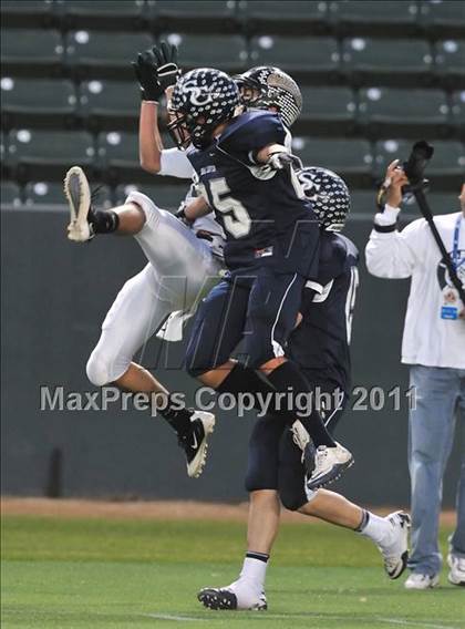 Thumbnail 1 in Le Grand vs. Sierra Canyon (CIF State Small Schools Final) photogallery.