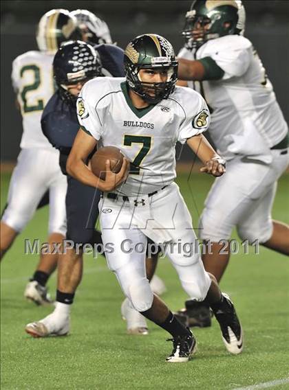 Thumbnail 3 in Le Grand vs. Sierra Canyon (CIF State Small Schools Final) photogallery.