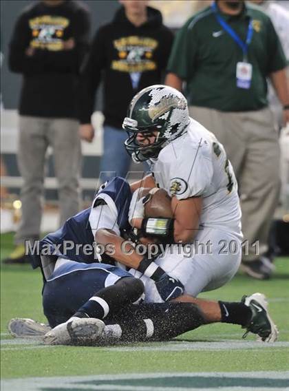 Thumbnail 3 in Le Grand vs. Sierra Canyon (CIF State Small Schools Final) photogallery.