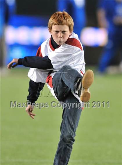 Thumbnail 3 in Le Grand vs. Sierra Canyon (CIF State Small Schools Final) photogallery.