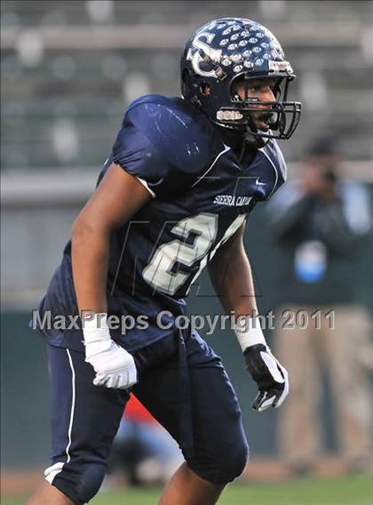 Thumbnail 3 in Le Grand vs. Sierra Canyon (CIF State Small Schools Final) photogallery.