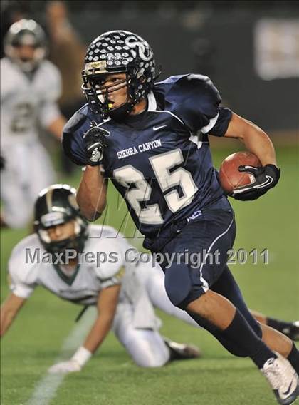 Thumbnail 3 in Le Grand vs. Sierra Canyon (CIF State Small Schools Final) photogallery.