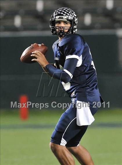 Thumbnail 2 in Le Grand vs. Sierra Canyon (CIF State Small Schools Final) photogallery.
