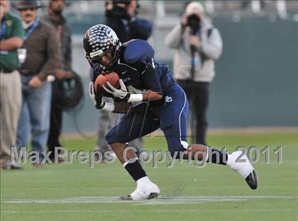 Thumbnail 1 in Le Grand vs. Sierra Canyon (CIF State Small Schools Final) photogallery.