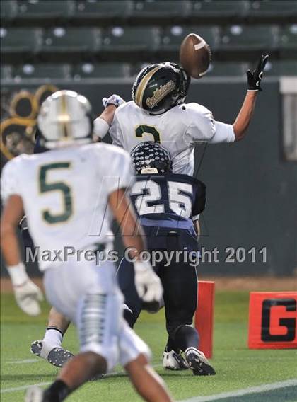 Thumbnail 1 in Le Grand vs. Sierra Canyon (CIF State Small Schools Final) photogallery.