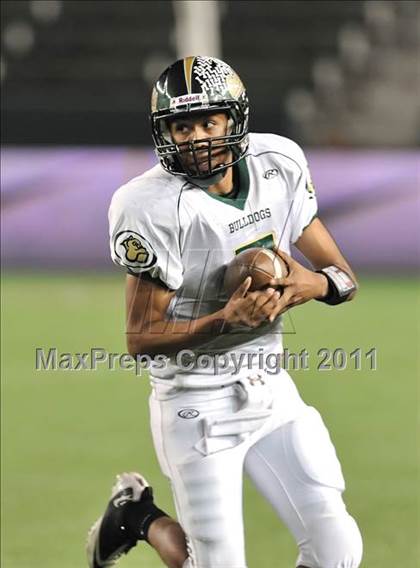 Thumbnail 1 in Le Grand vs. Sierra Canyon (CIF State Small Schools Final) photogallery.