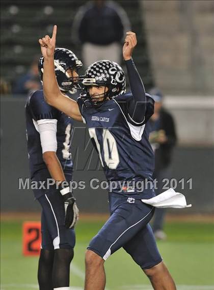 Thumbnail 3 in Le Grand vs. Sierra Canyon (CIF State Small Schools Final) photogallery.