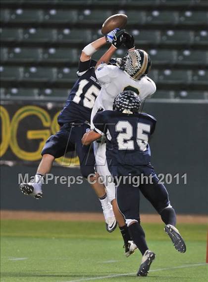 Thumbnail 1 in Le Grand vs. Sierra Canyon (CIF State Small Schools Final) photogallery.