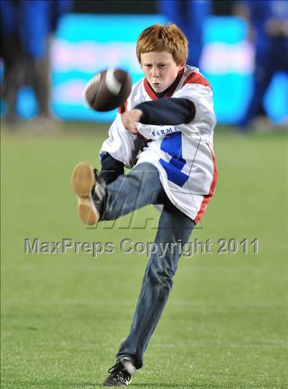 Thumbnail 2 in Le Grand vs. Sierra Canyon (CIF State Small Schools Final) photogallery.