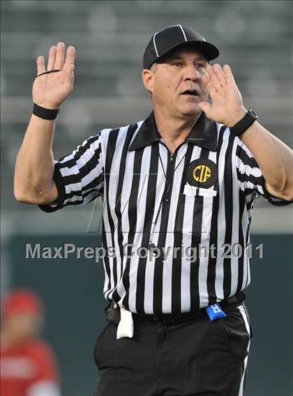 Thumbnail 1 in Le Grand vs. Sierra Canyon (CIF State Small Schools Final) photogallery.