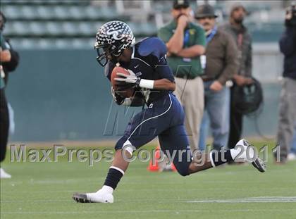 Thumbnail 3 in Le Grand vs. Sierra Canyon (CIF State Small Schools Final) photogallery.